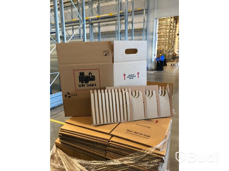 4 buntar med ca 20 wellådor i varje + 5 lådor med medföljande “30 Cell Shipper”